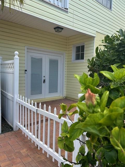 Side entry to townhome.