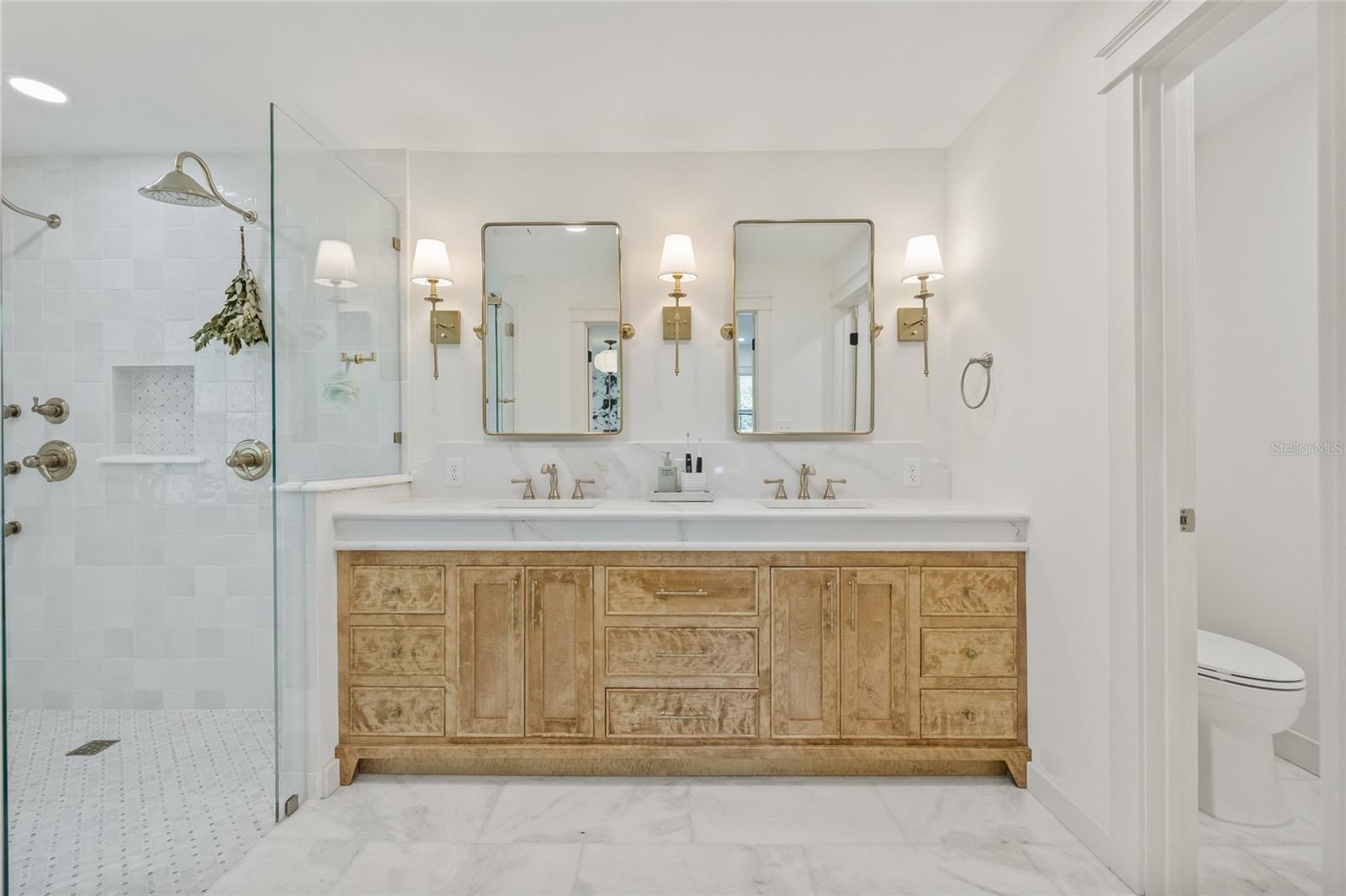 Gorgeous Ensuite Bathroom!