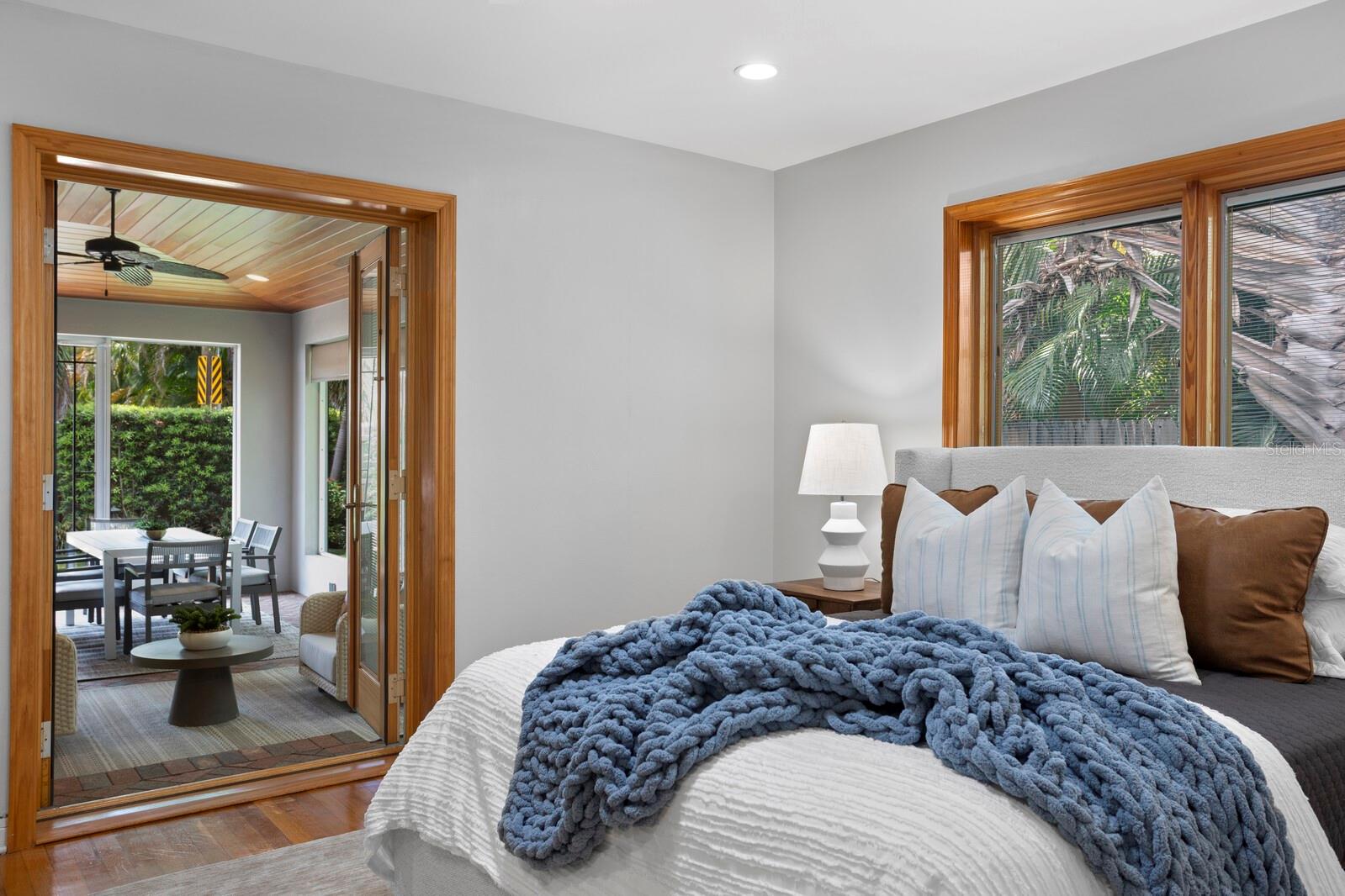 Guest bedroom looks onto back Florida Room