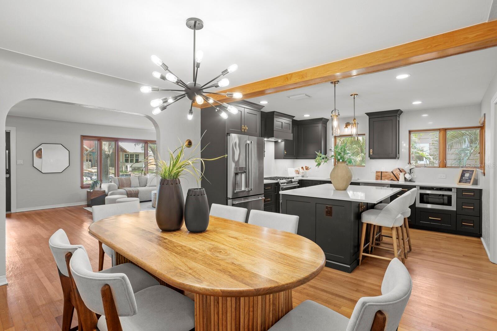 Open kitchen & dining area