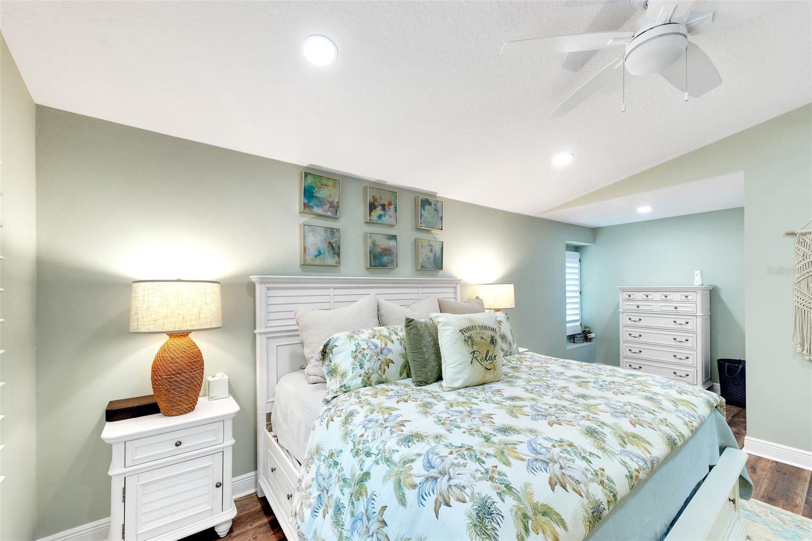 Bedroom 2 (upstairs)