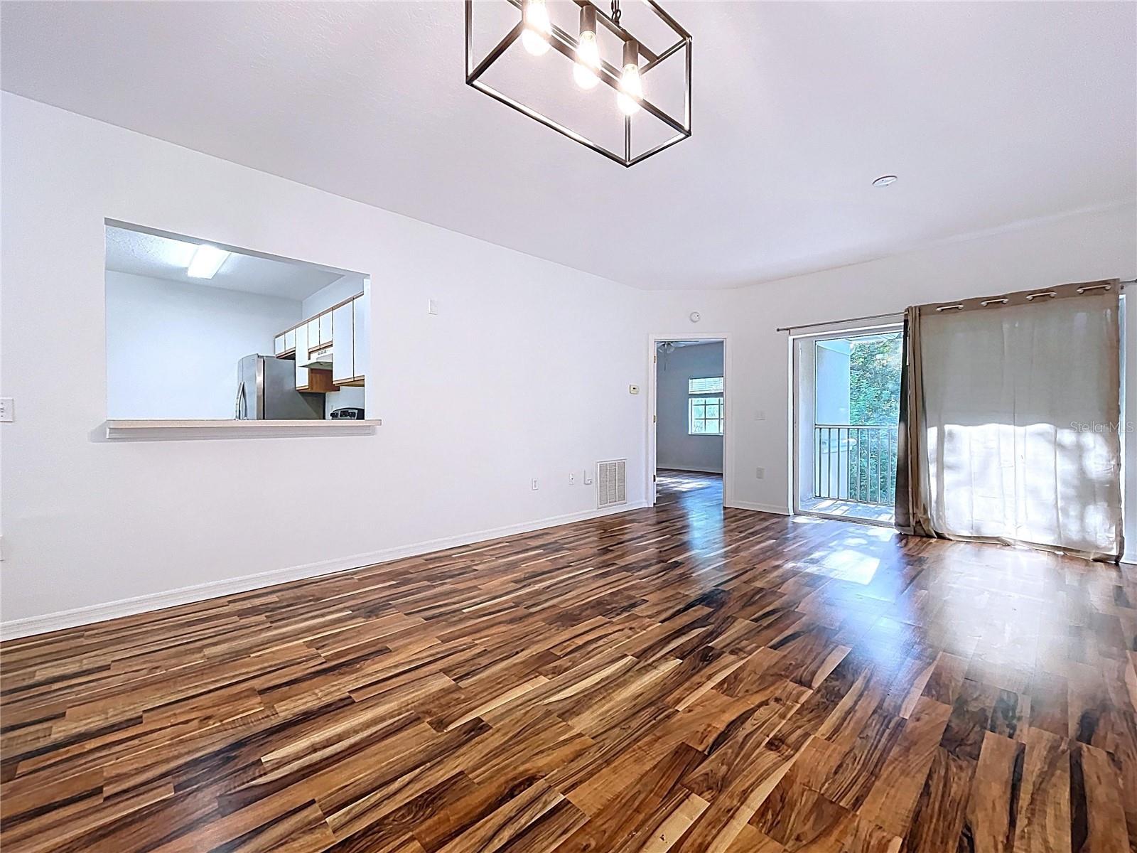 Living/dining area
