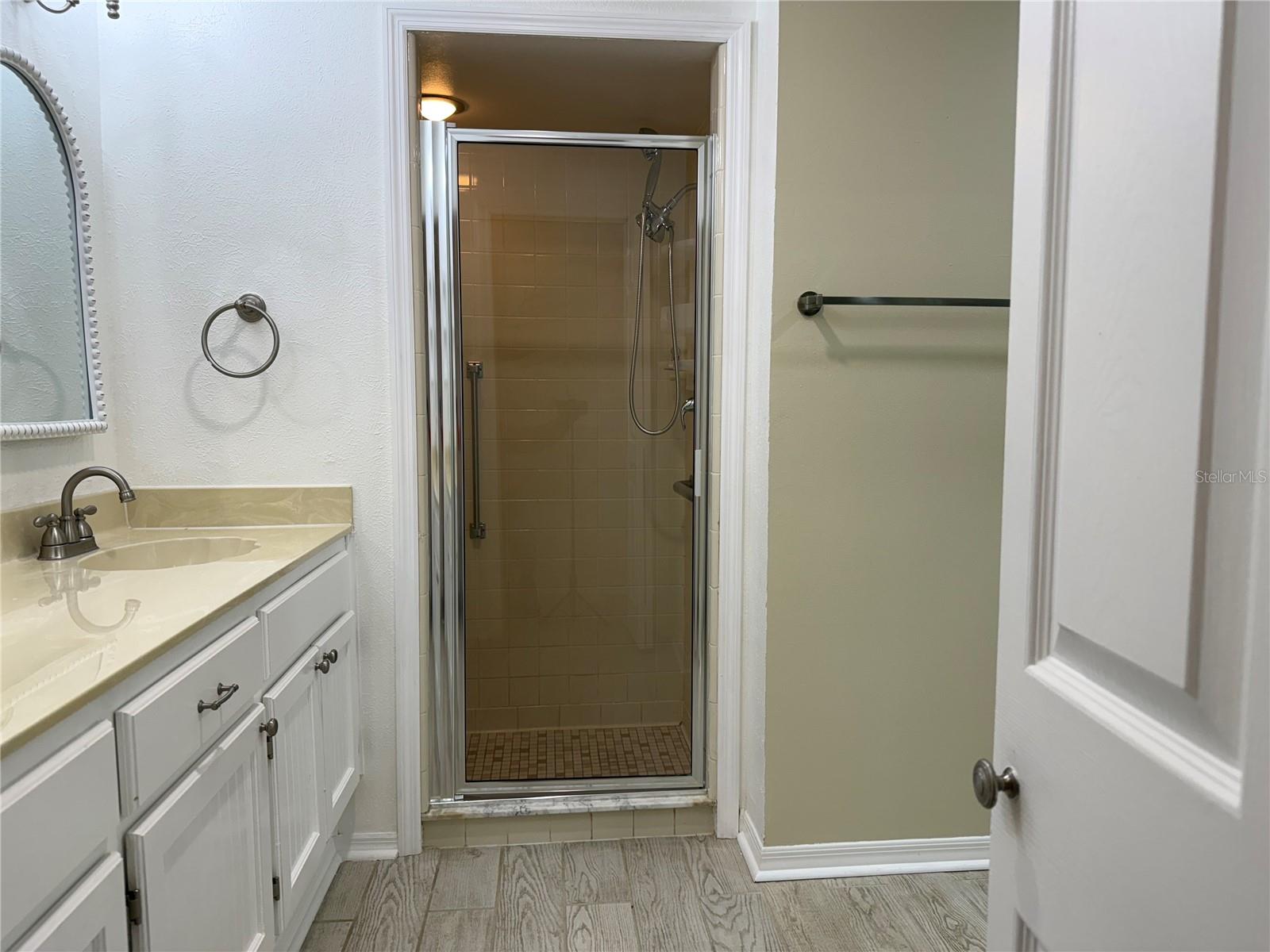 Primary shower (close-up)