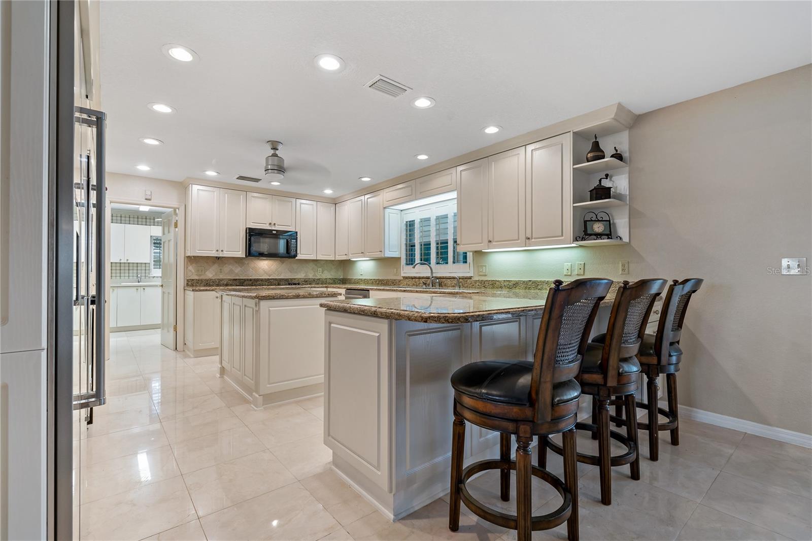 YOU WILL LOVE COOKING IN THIS KITCHEN!