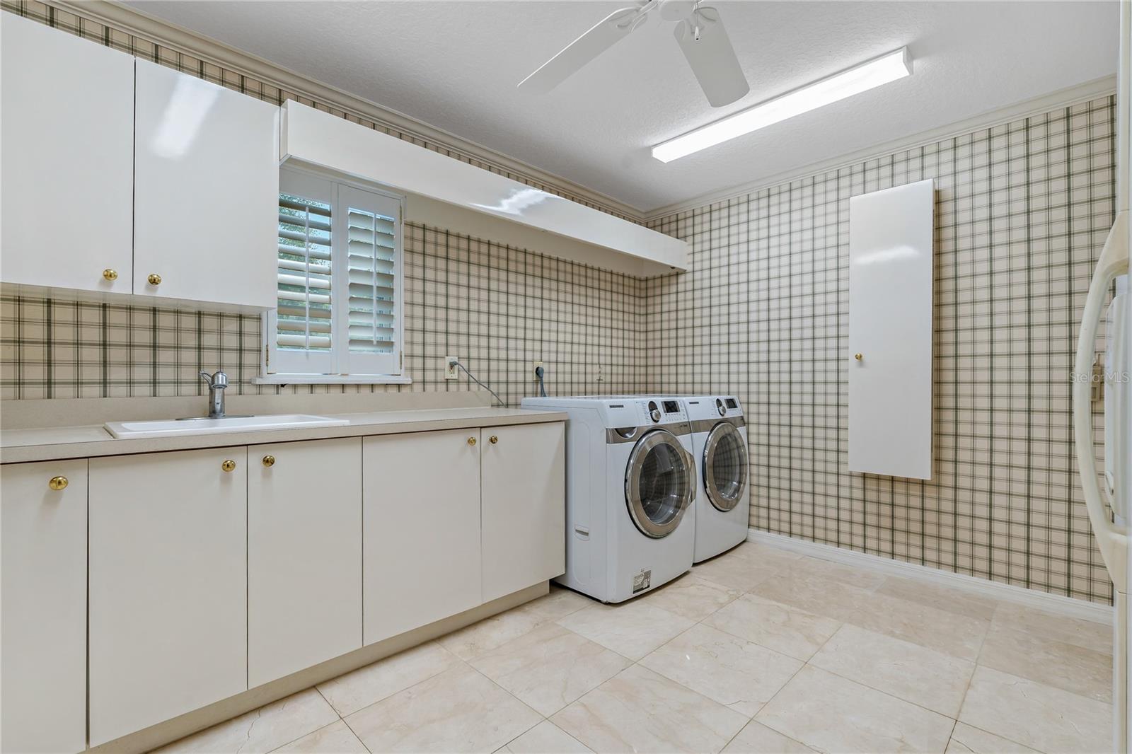 SPACIOUS LAUNDRY ROOM
