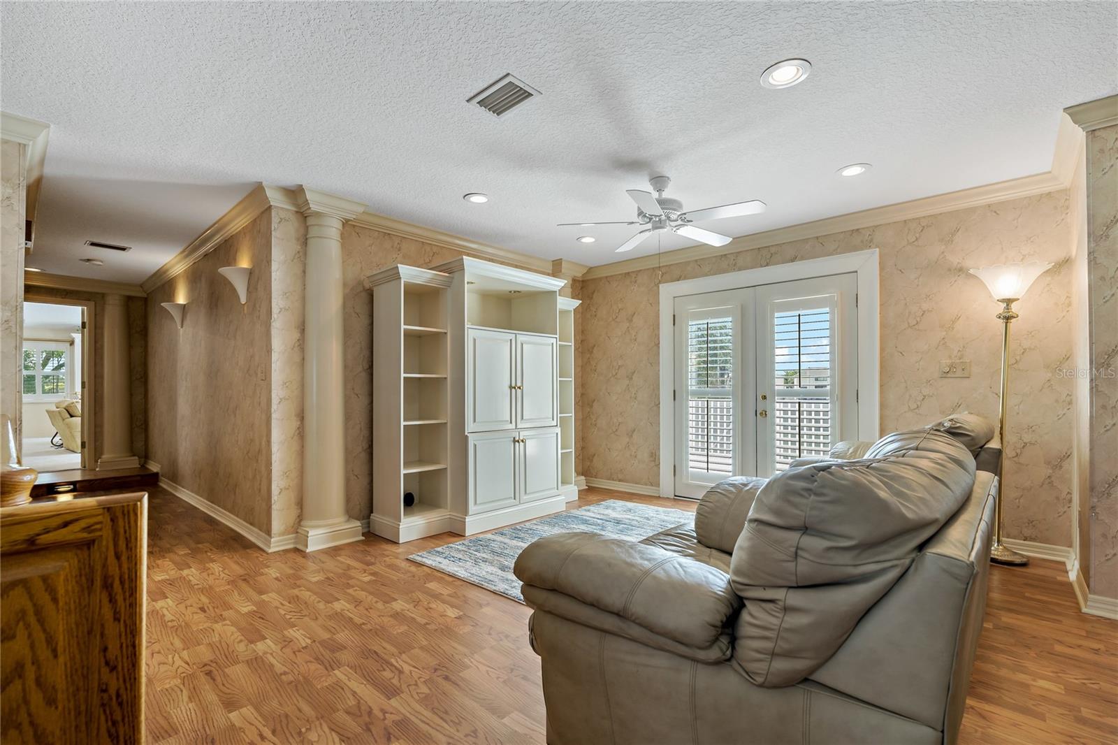 SITTING ROOM UPSTAIRS / LOFT AREA