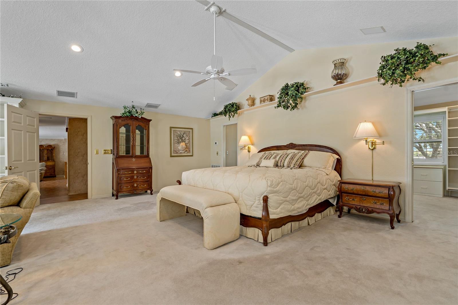 OVERSIZED PRIMARY SUITE