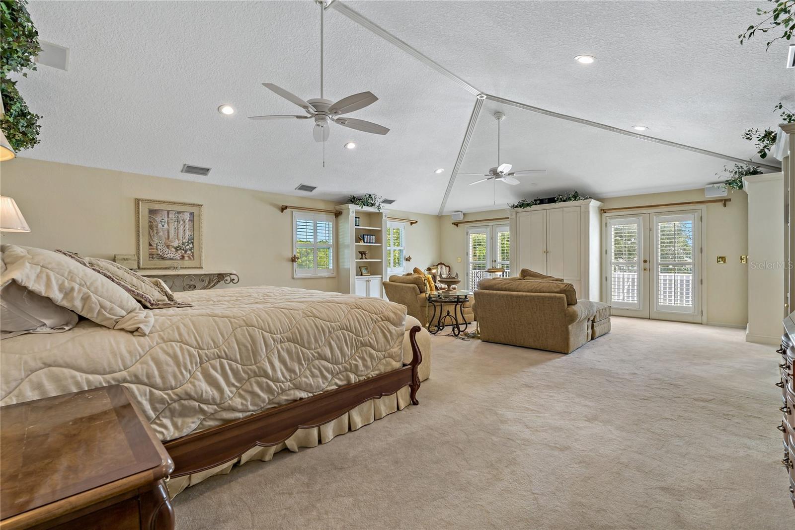 WHAT A PRIMARY SUITE ~ YOU HAVE IT ALL HERE!