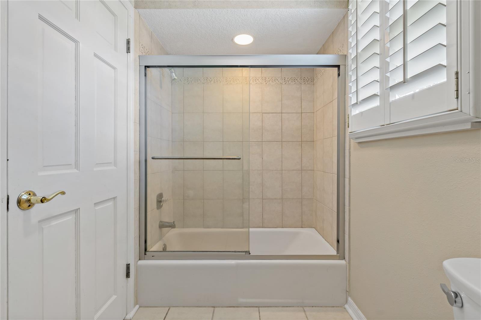 SHOWER TUB COMBO IN THE GUEST BATHROOM