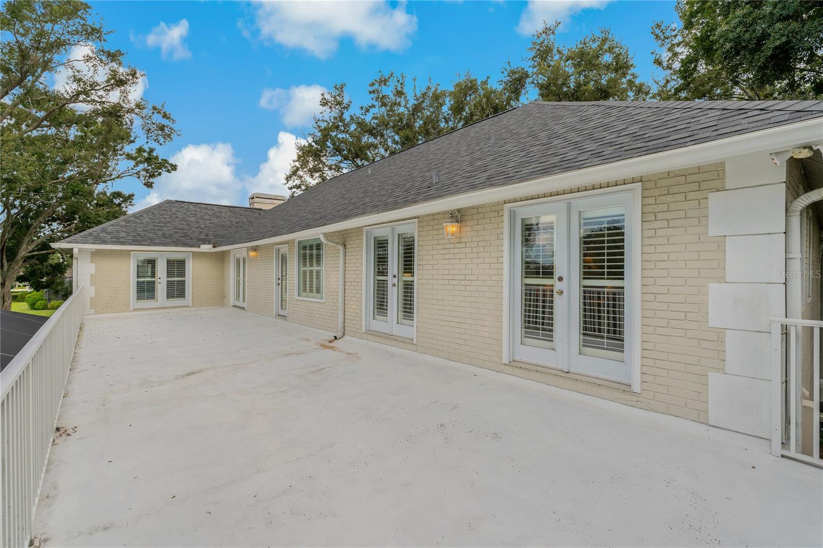 ENJOY THE BEAUTIFUL GOLF COURSE VIEWS FROM YOUR UPSTAIRS BALCONY