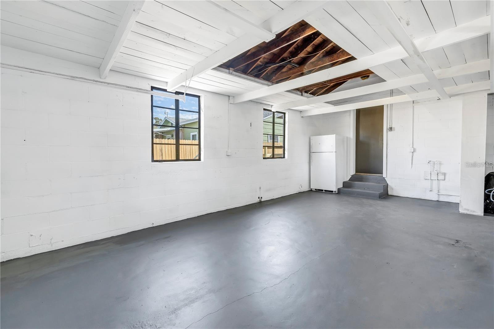 Oversized 1 Car Garage