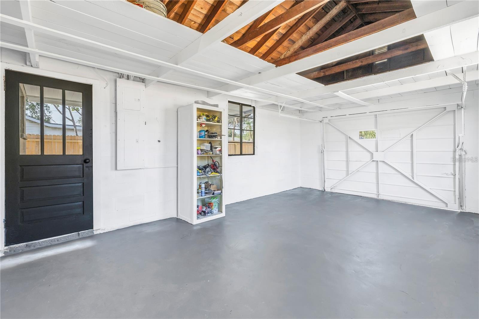Oversized 1 Car Garage