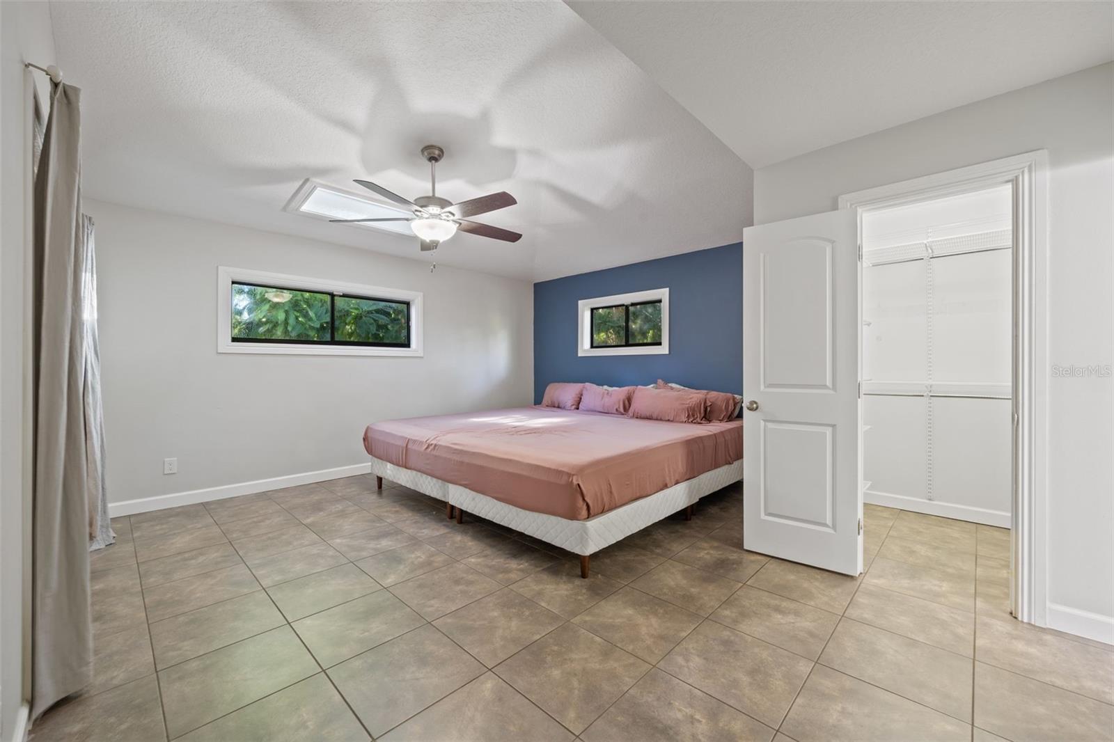 An Alaskan Size King Bed to Convey!