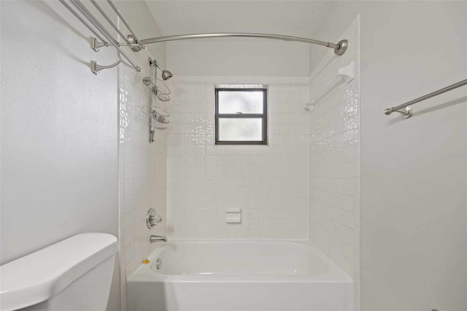 Shower/Tub Combo!