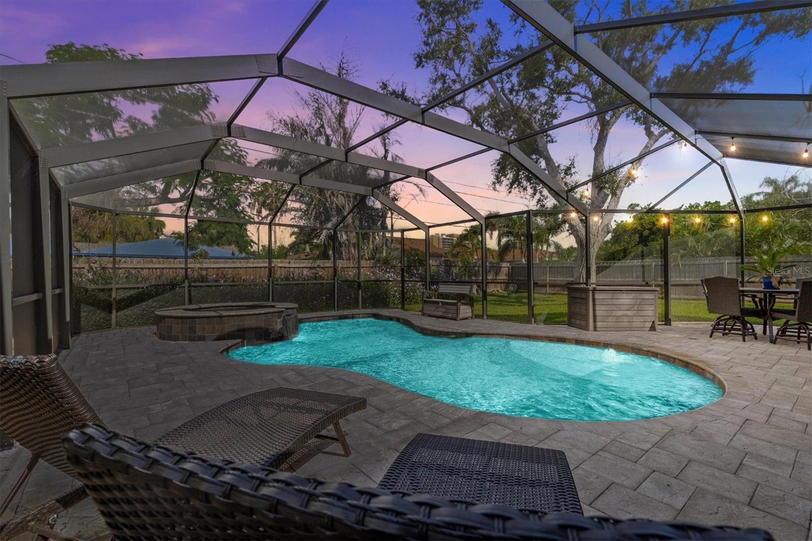 Pool and hot tub to enjoy