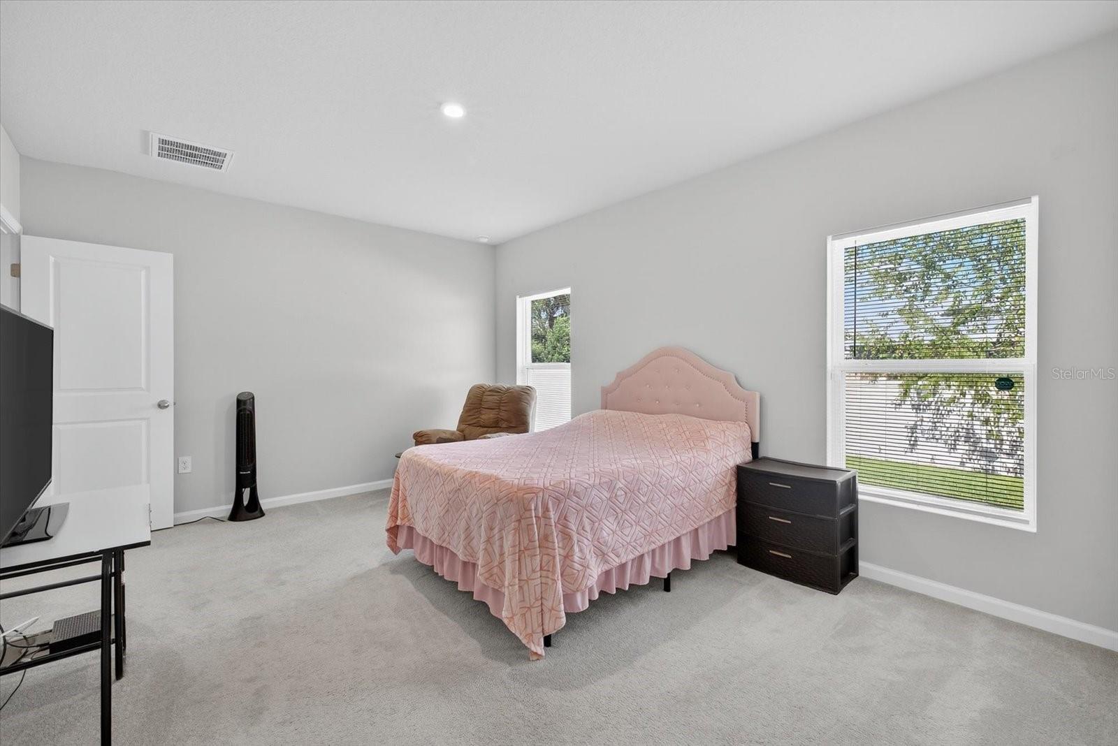 Holds King Bed & Large Furniture comfortably