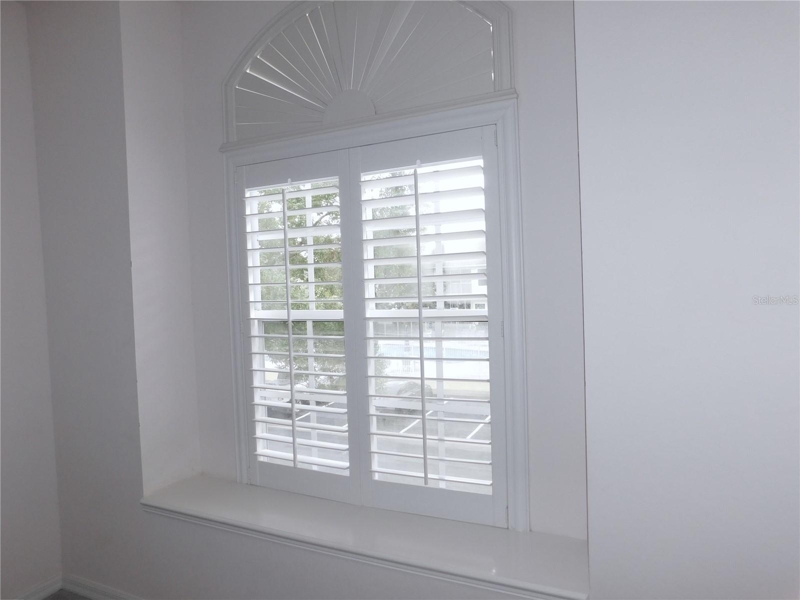 Window seat in guest bedroom