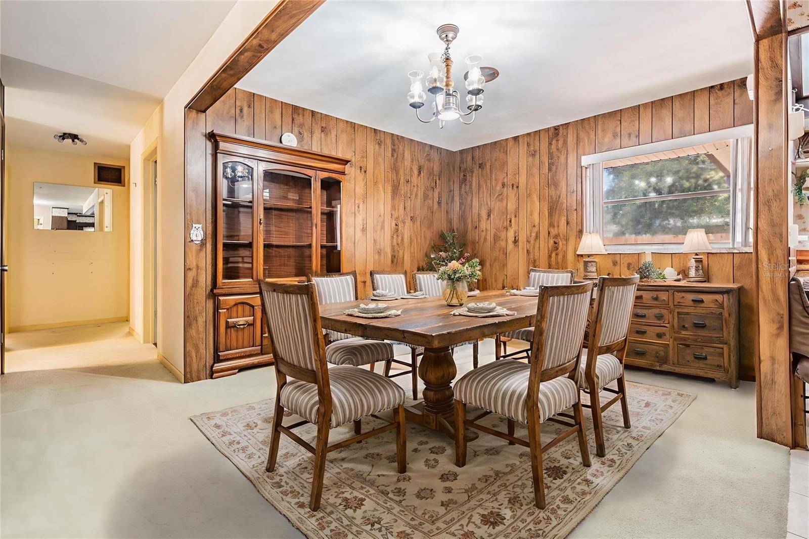 Dining Area - This photo has been Virtually Staged.