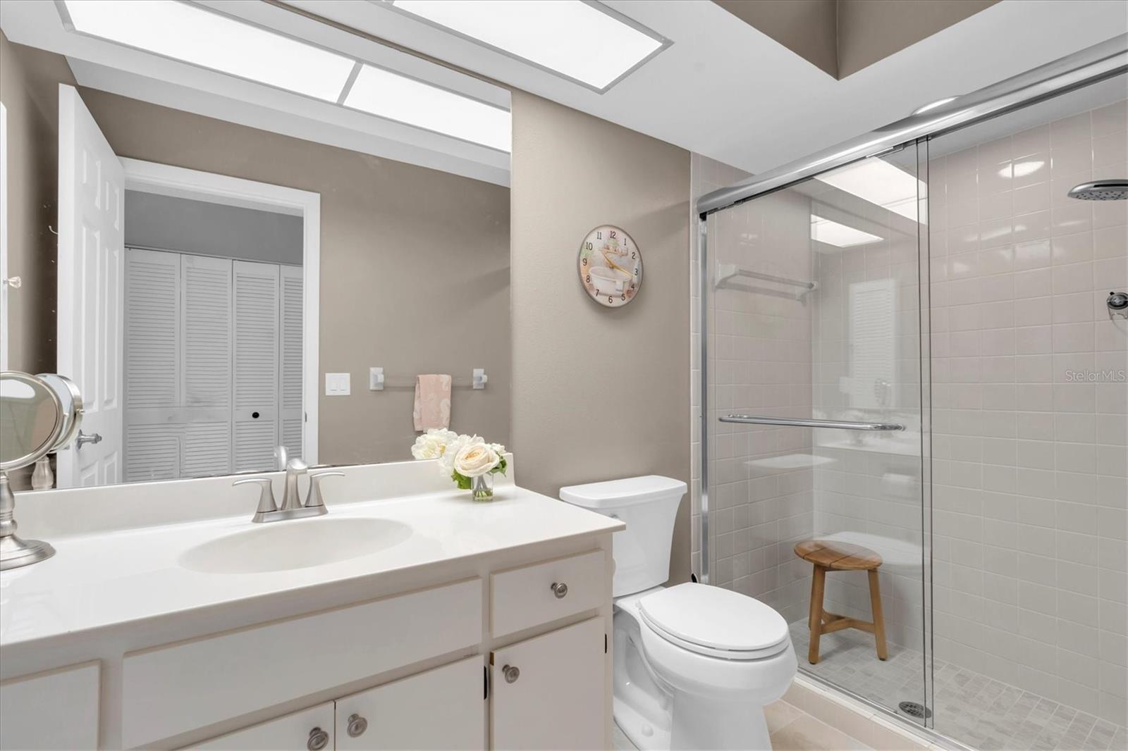 En-suite bath with walk-in shower