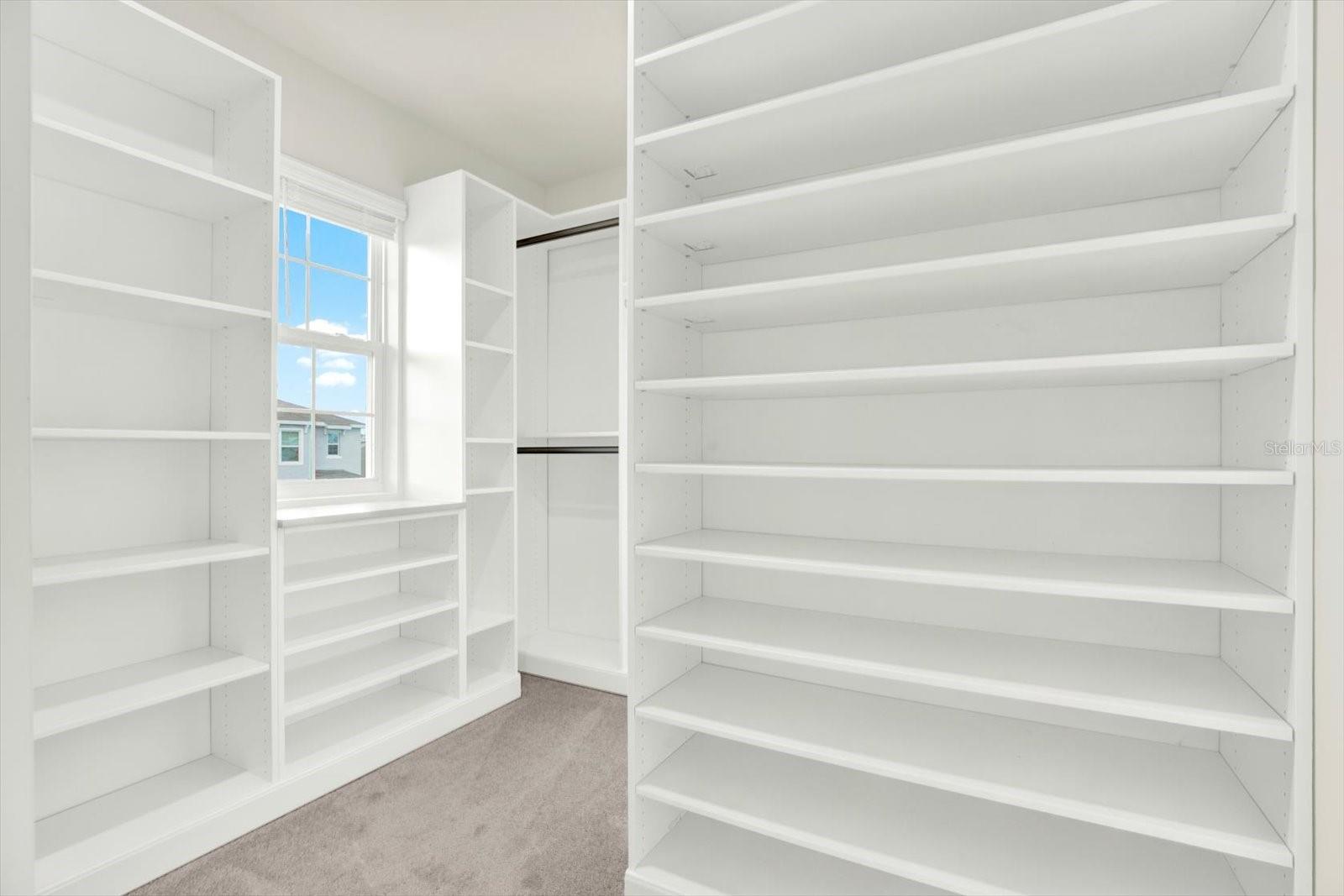 En-suite walk in closet