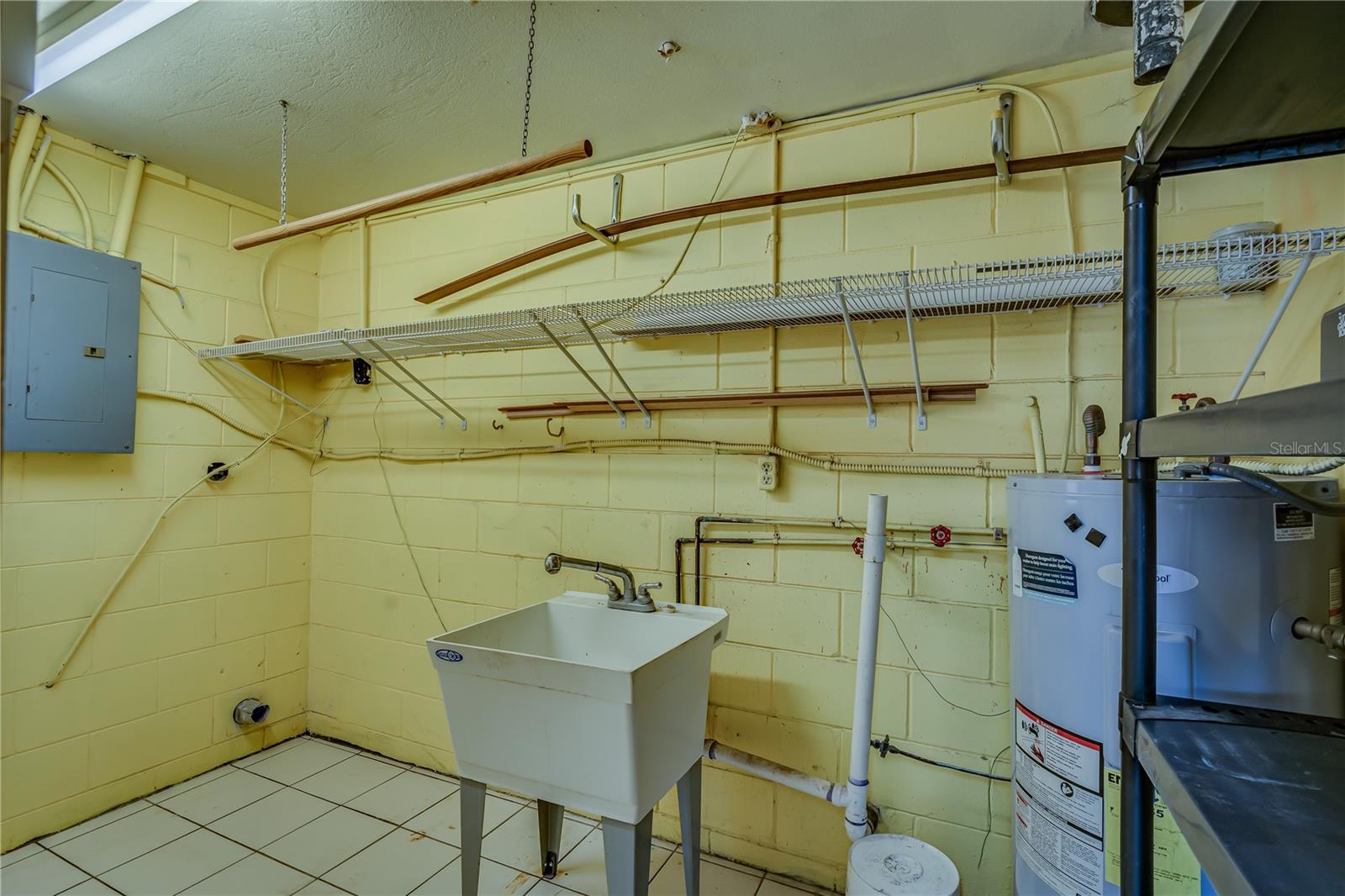 INSIDE LAUNDRY