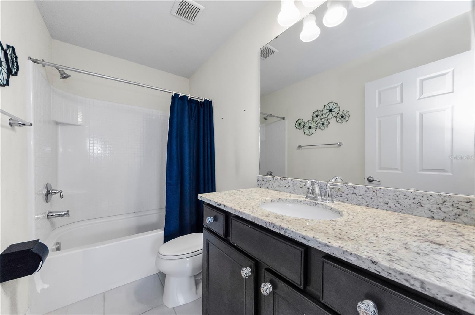 Lovely 2nde bathroom