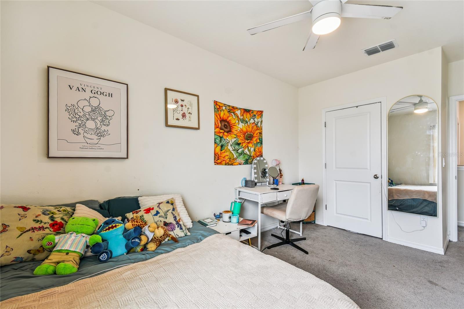 3rd bedroom with built in closet