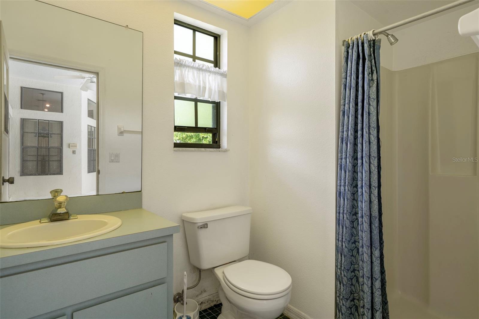 Pool - bathroom3