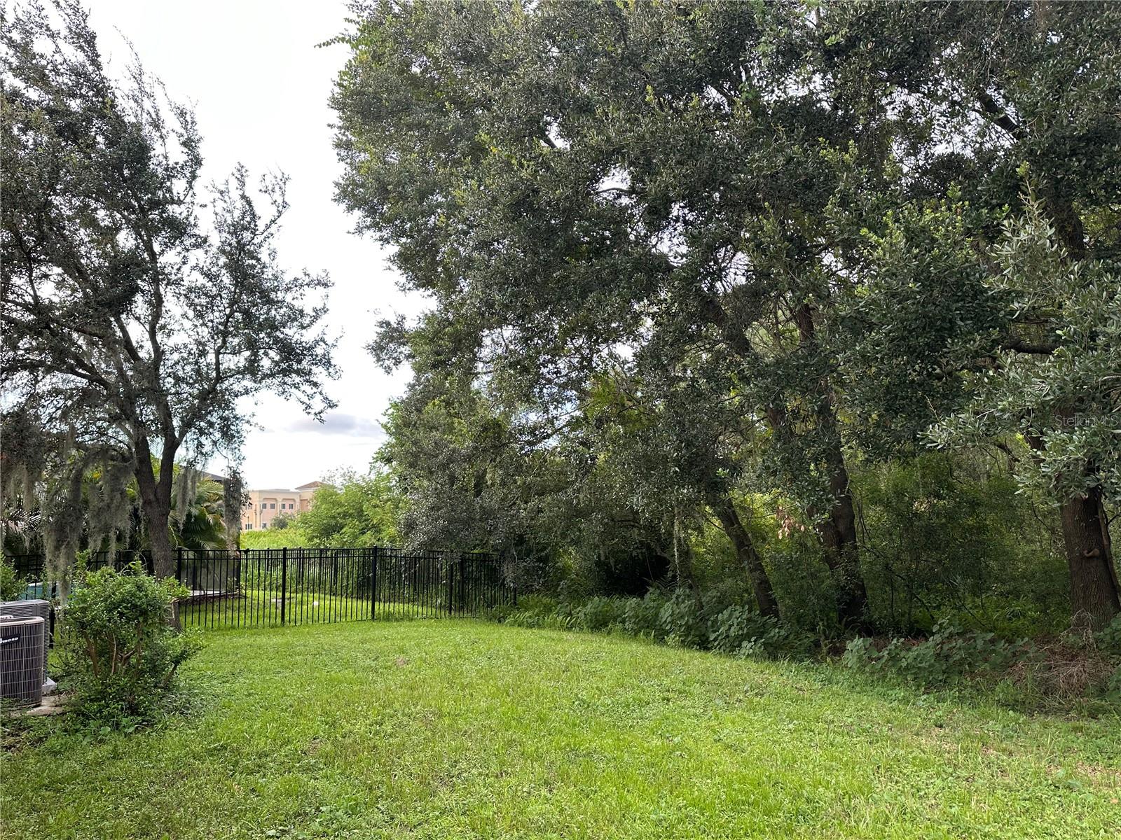 TB8414582