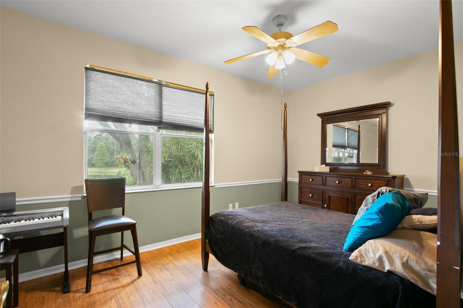 2nd bedroom