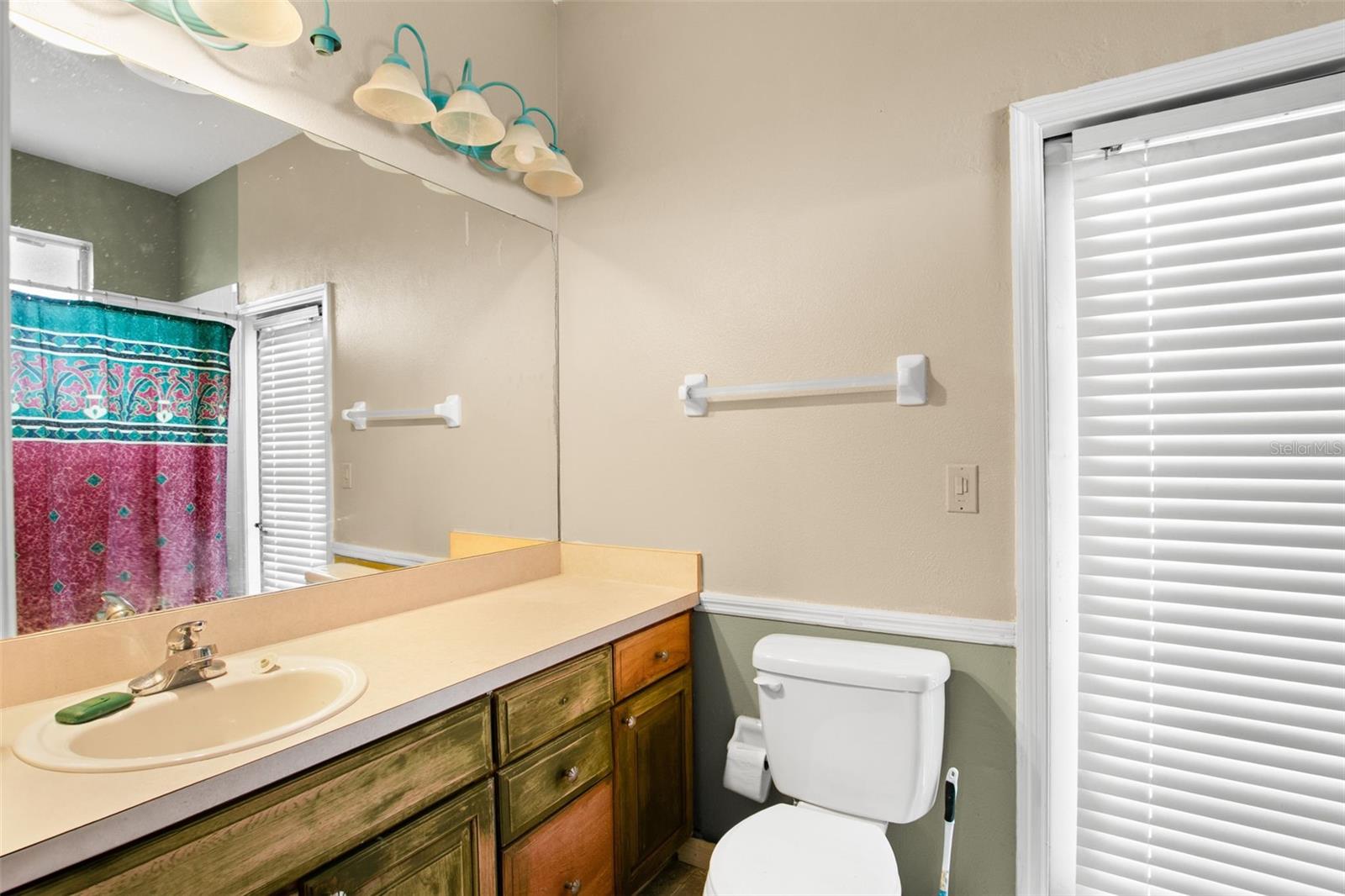 2nd bedroom bath