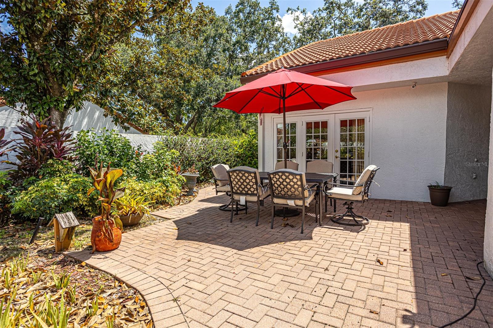 Enclosed side yard