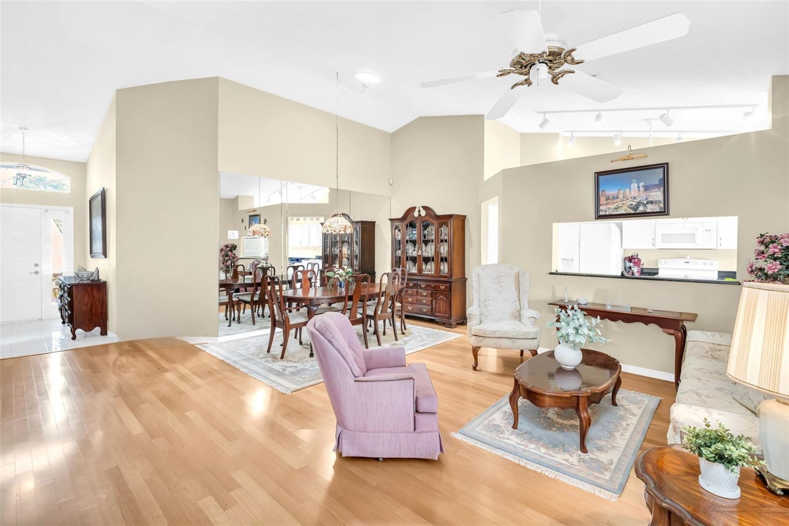 Light & bright spacious living~