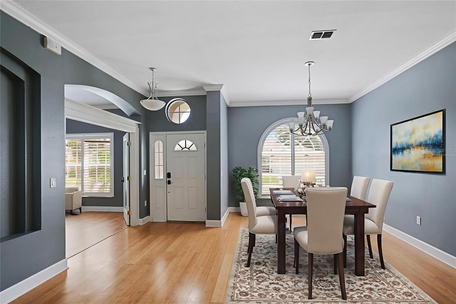 Virtually staged dining room