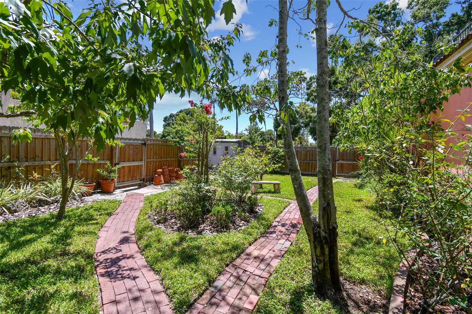 Big backyard- large enough for a pool