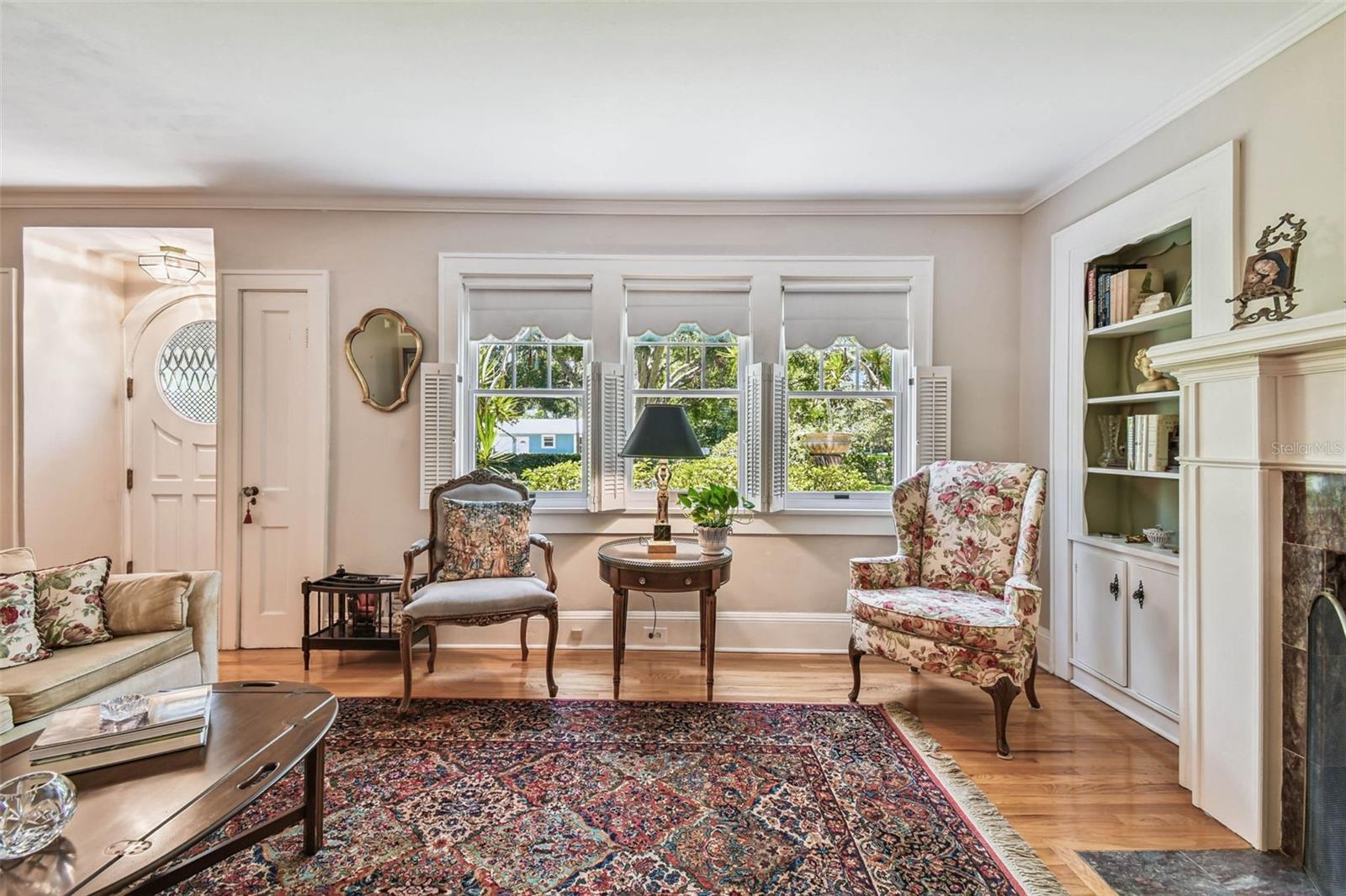 Easy entertaining in this living room!