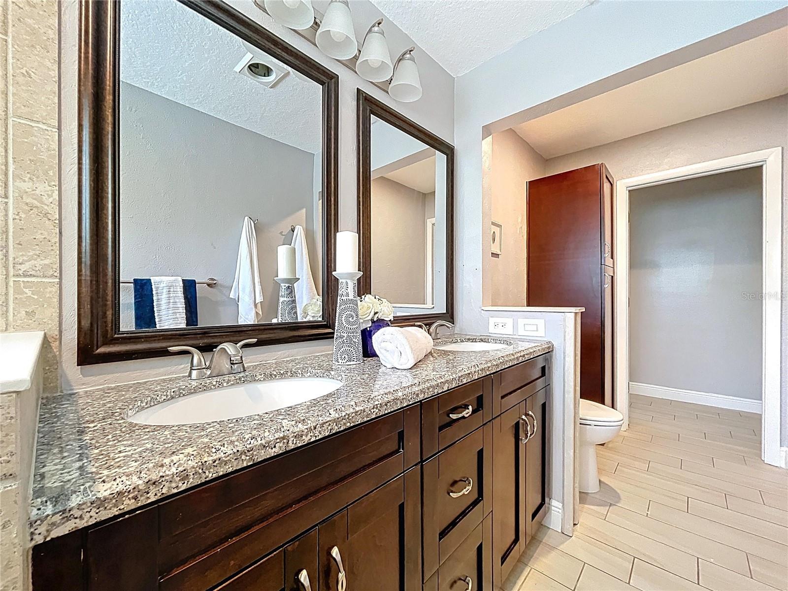 Primary en suite bathroom