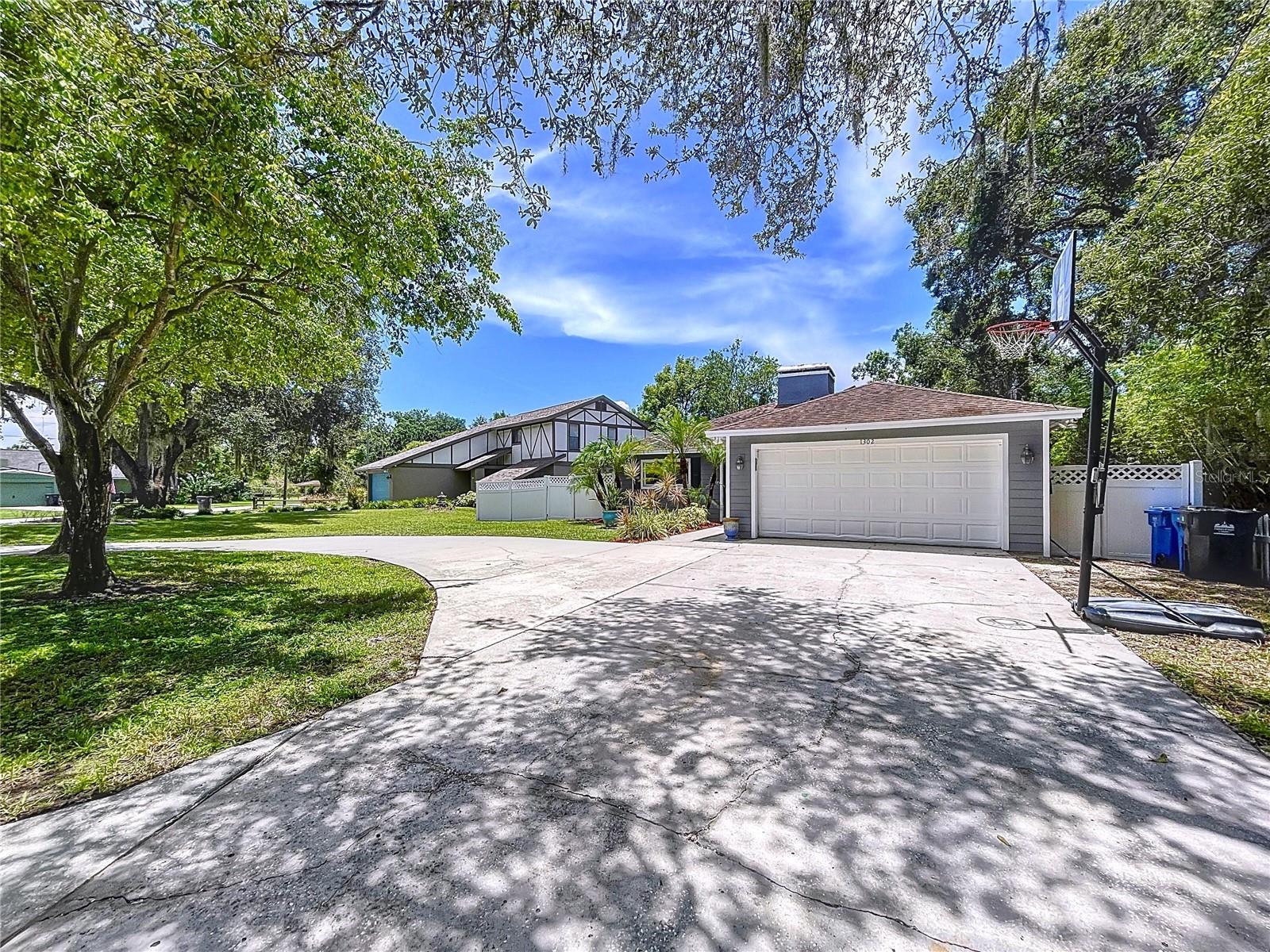 Circular driveway