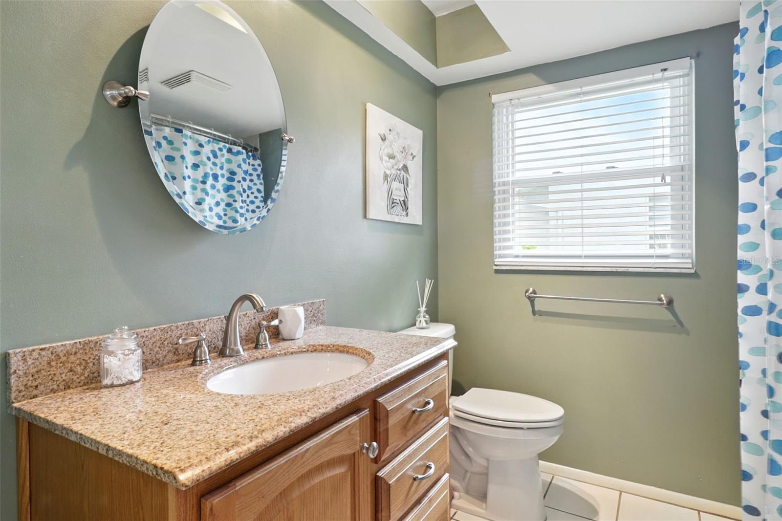Bathroom 2 with tub