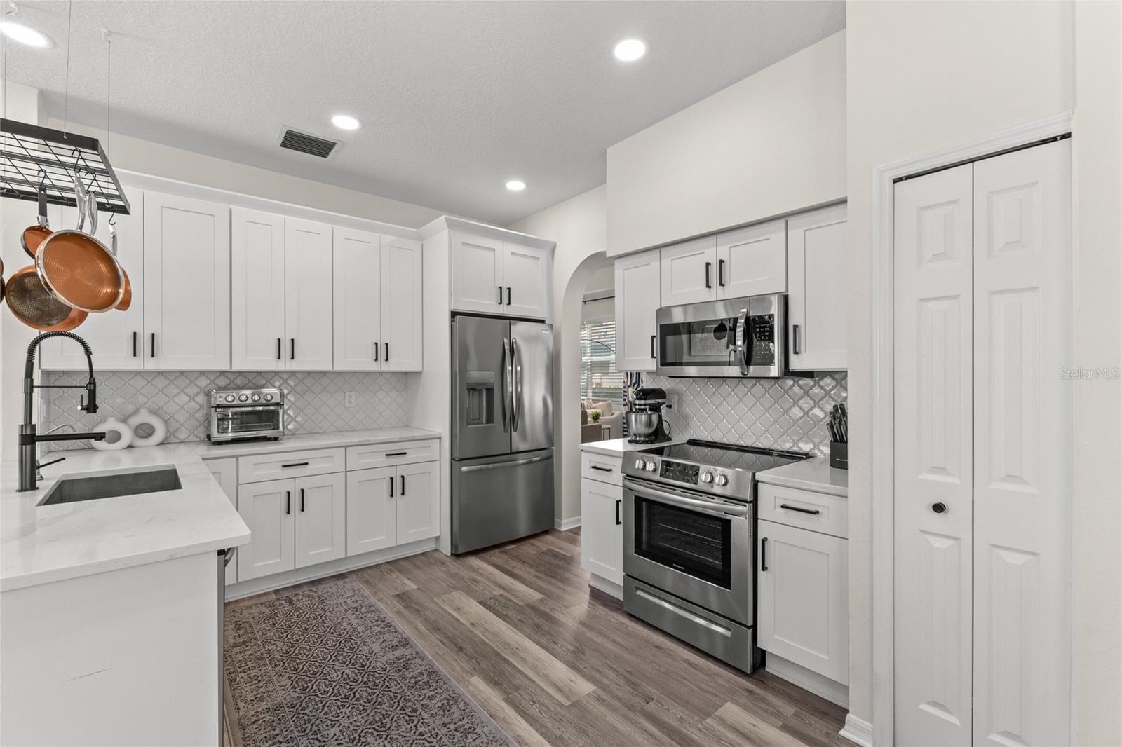 42 in Cabinets, Quartz countertops