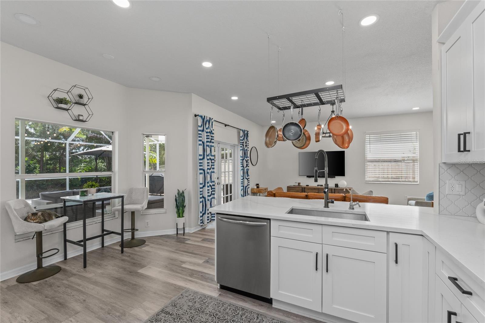 Eat in space in the Kitchen and lots of natural light from the pool area
