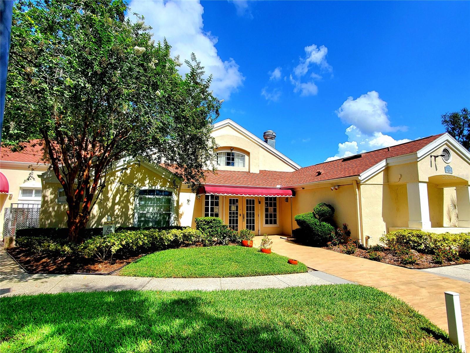 CLUBHOUSE