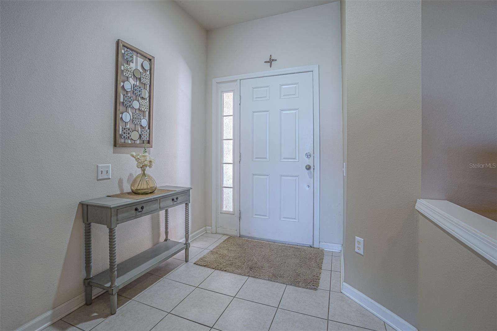 Nice Foyer/dropzone when you come into the home