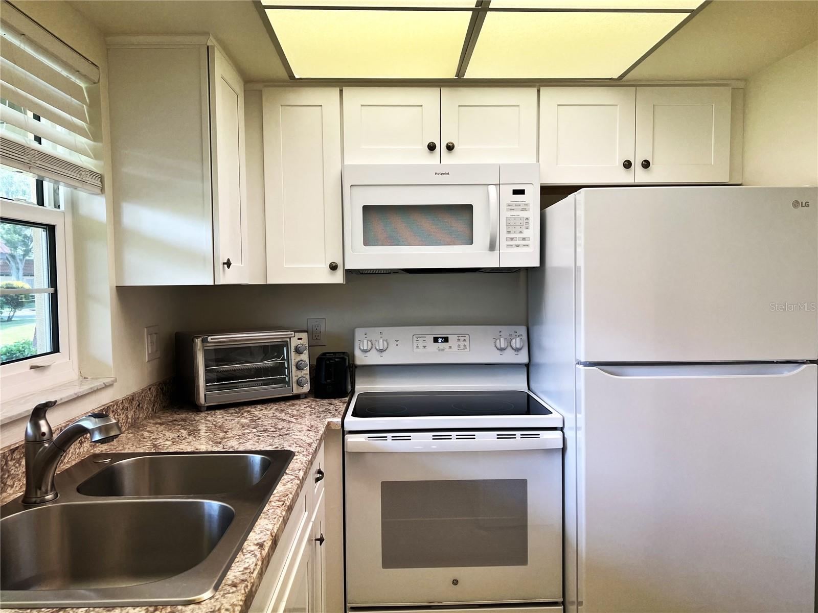 Plenty of cabinets for this 1 bedroom condo.