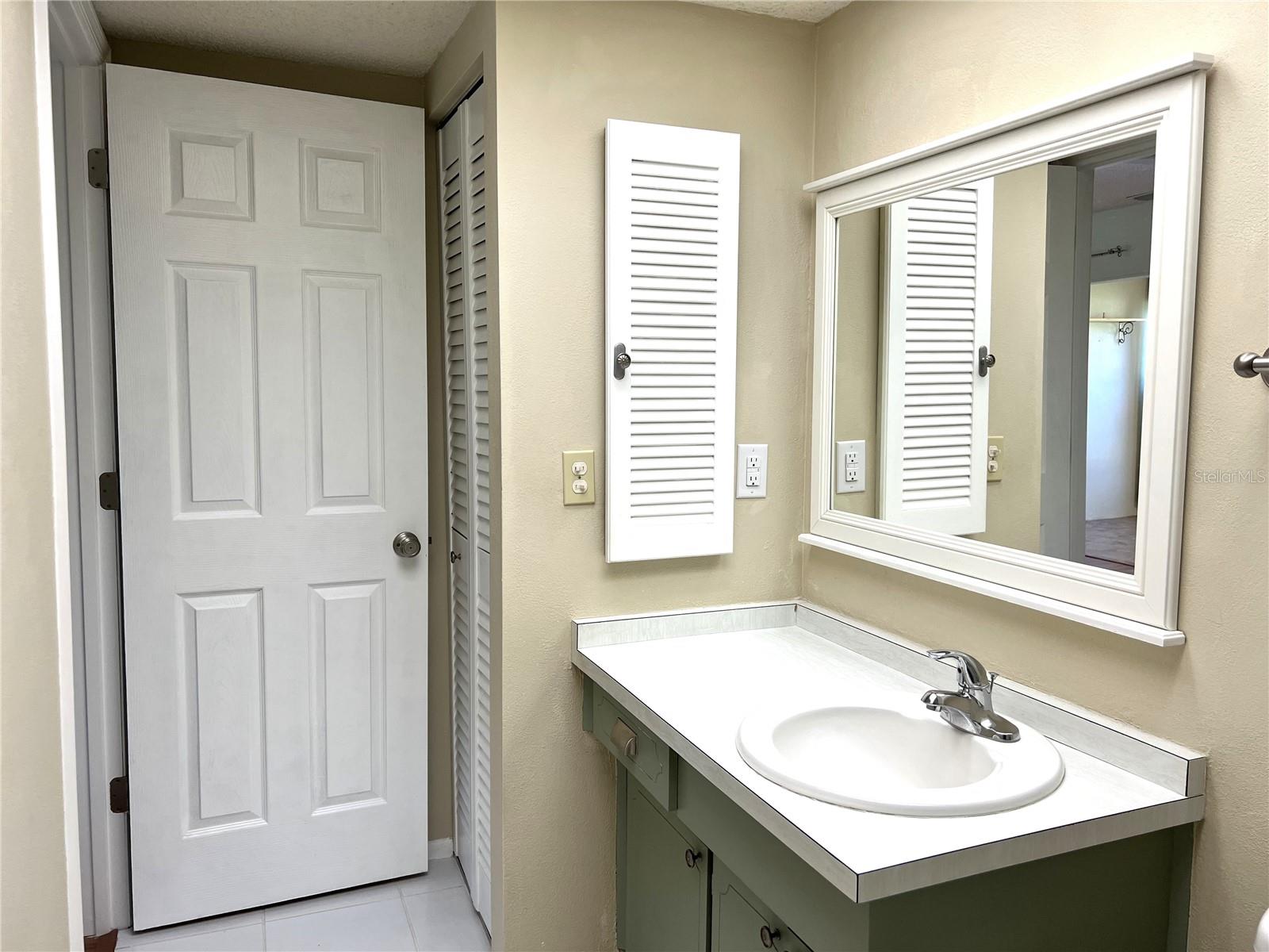 Clean and spacious bathroom.