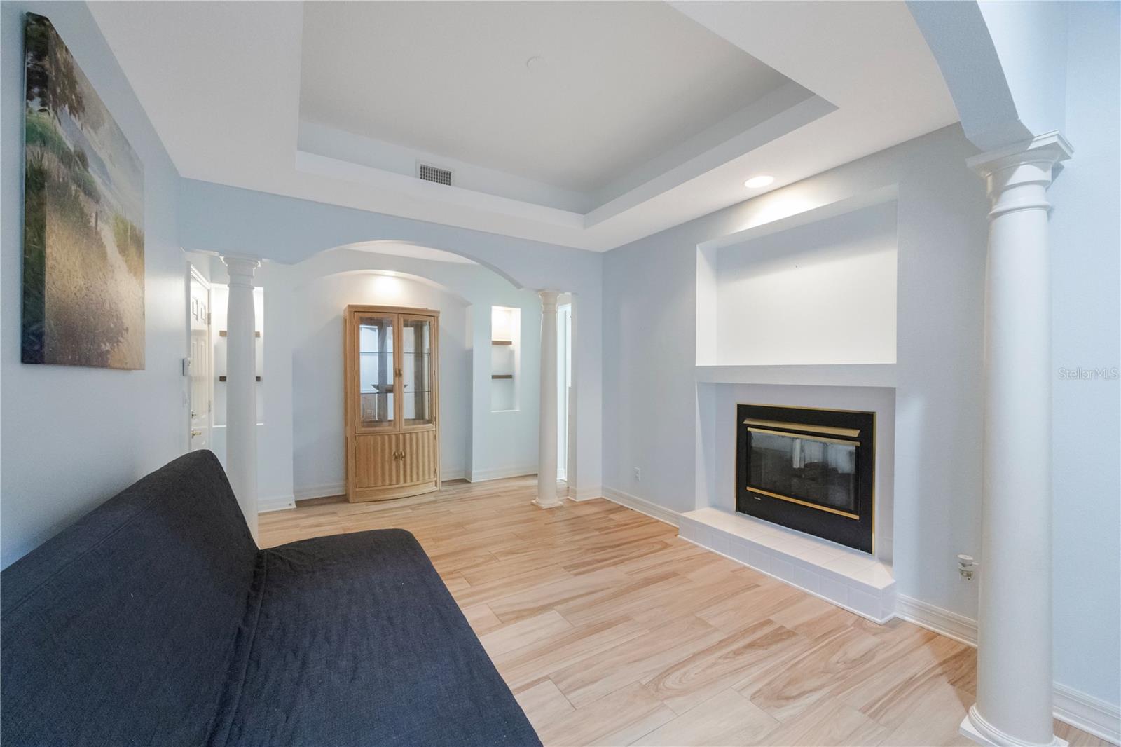 Formal dining room or Flex space