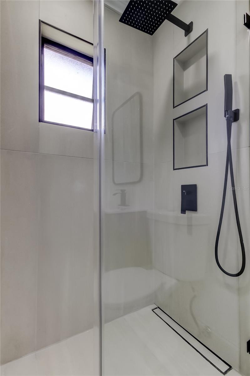 TB8415064