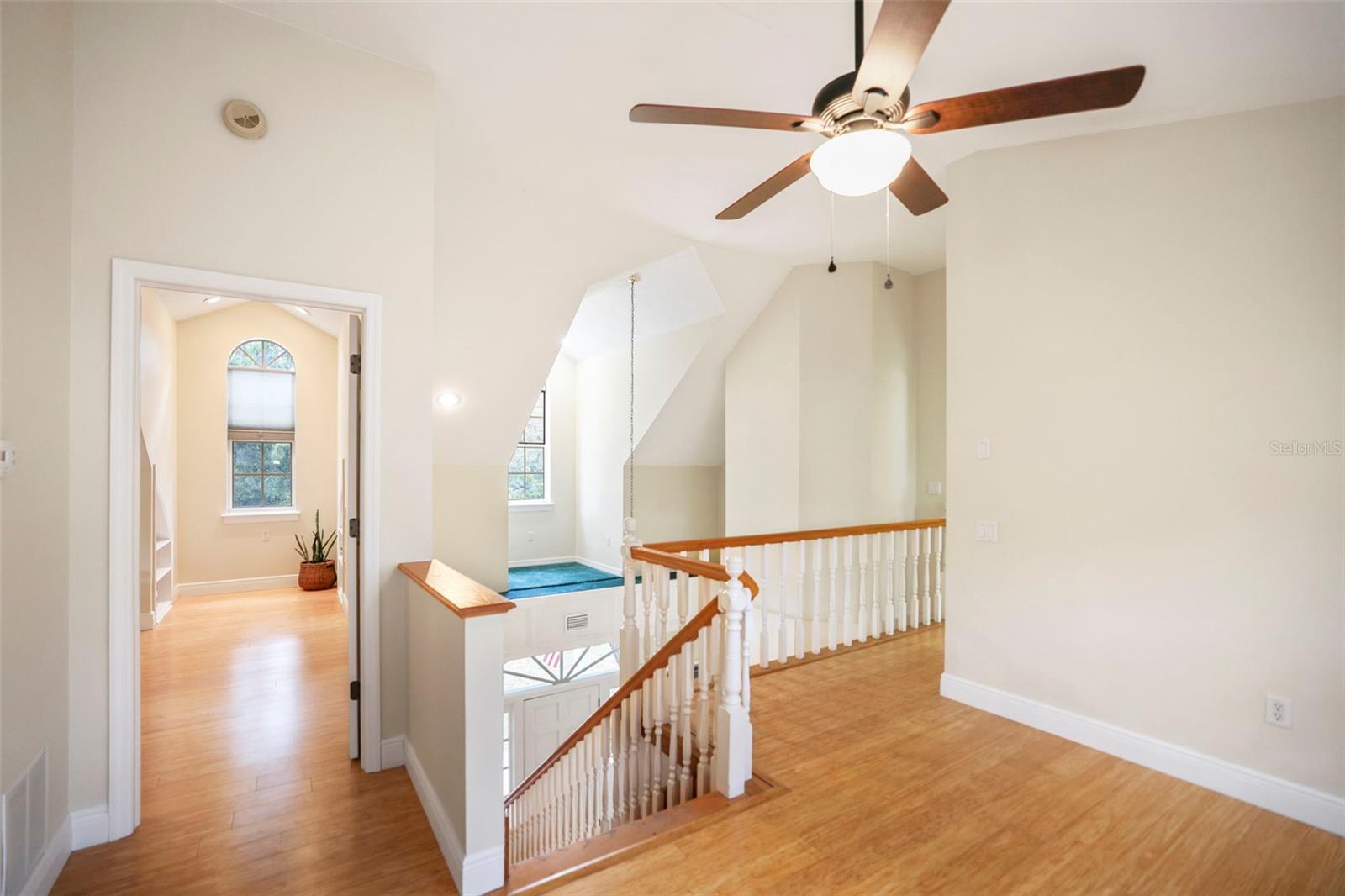 Landing into 2nd floor primary