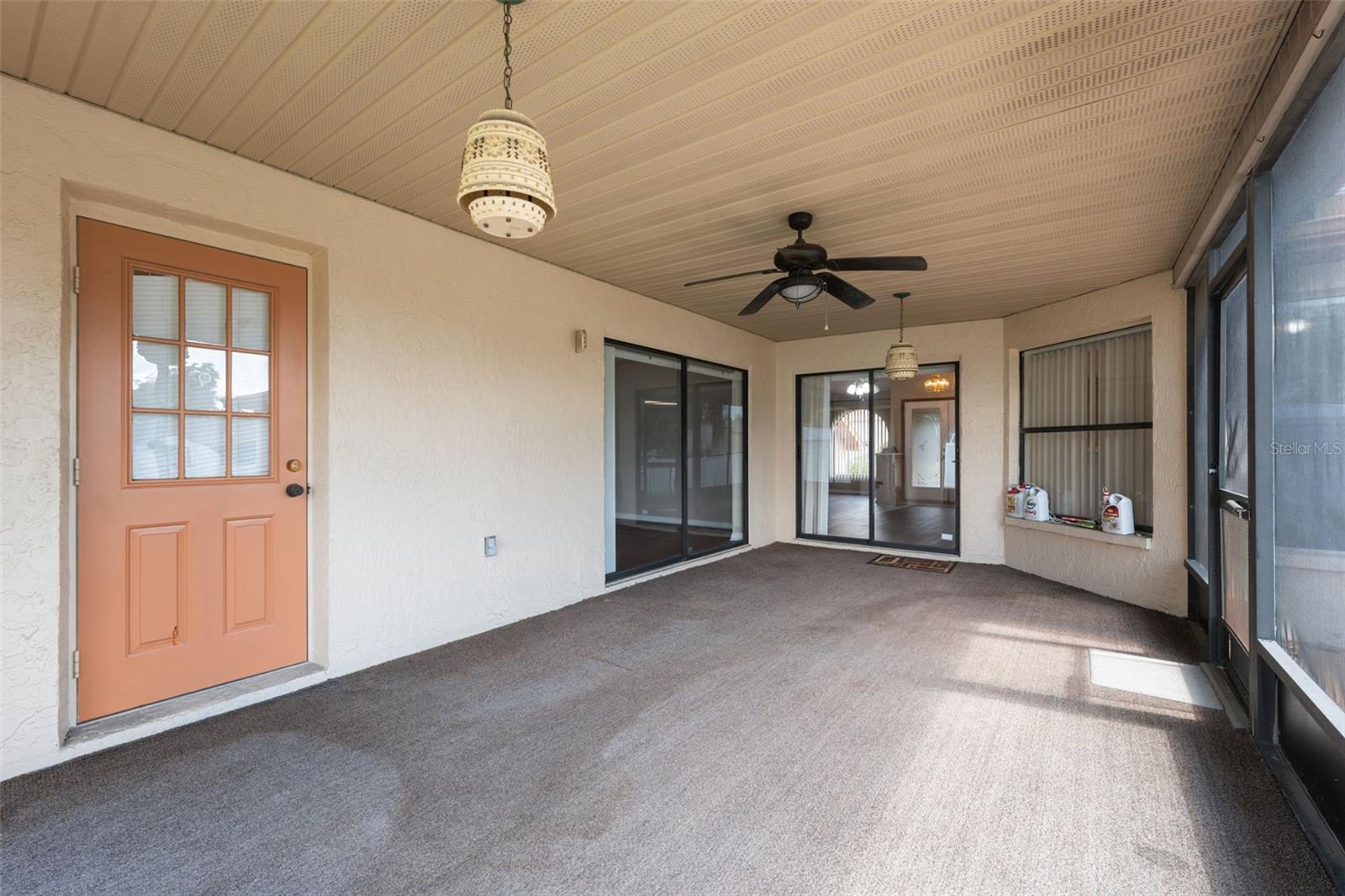 Rear screened porch!