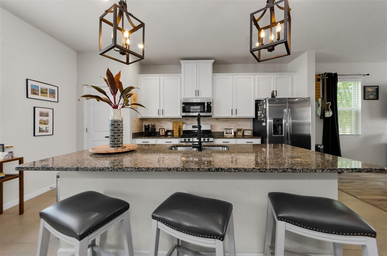 Lovely island w pendant lights